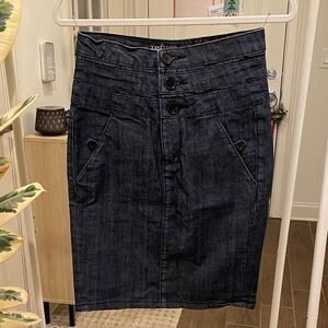 Vintage Y2K High Waisted Denim Skirt with Button Details